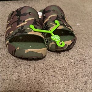 Slip-On Sandals/slides - Green/Brown Camo